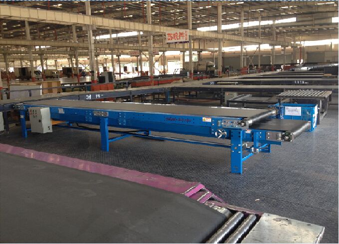 伸縮皮帶機(jī)應(yīng)用現(xiàn)場