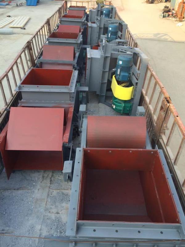 多臺往復式給煤機發(fā)貨裝車