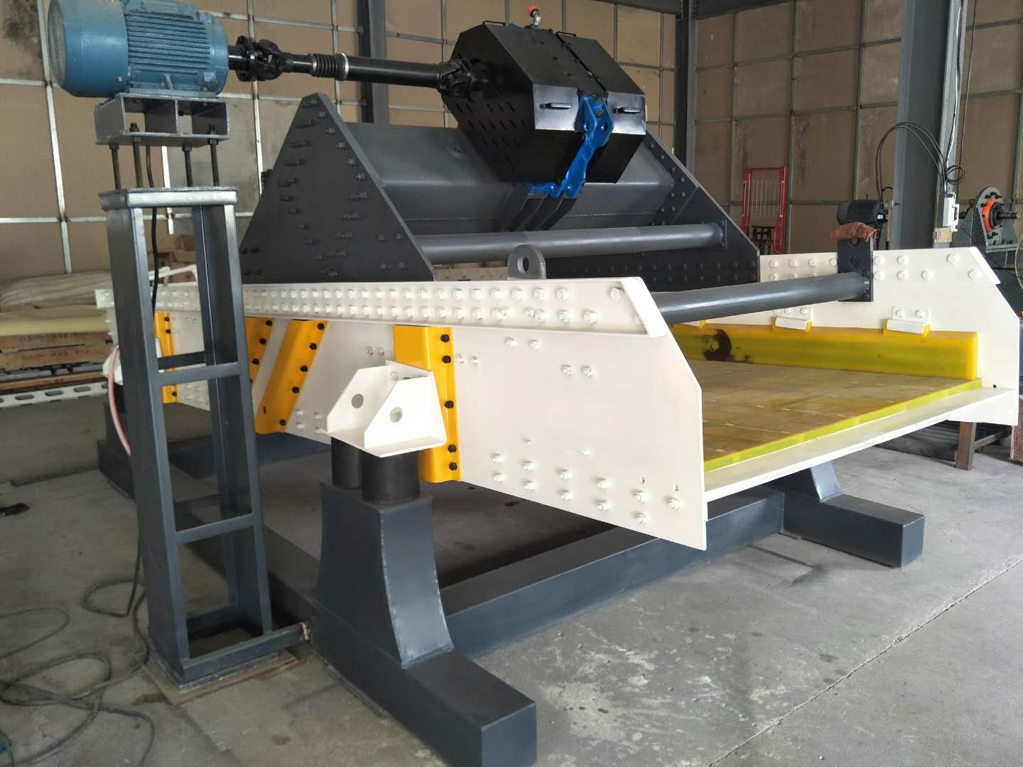 激振器式高頻脫水篩的產(chǎn)品優(yōu)勢比振動電機(jī)的體現(xiàn)在哪方面？22